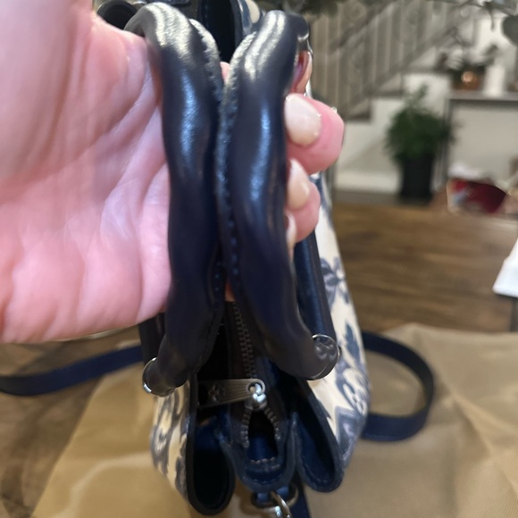 Patricia Nash Blue and Cream Floral Shoulder Bag Set - Picture 7 of 8